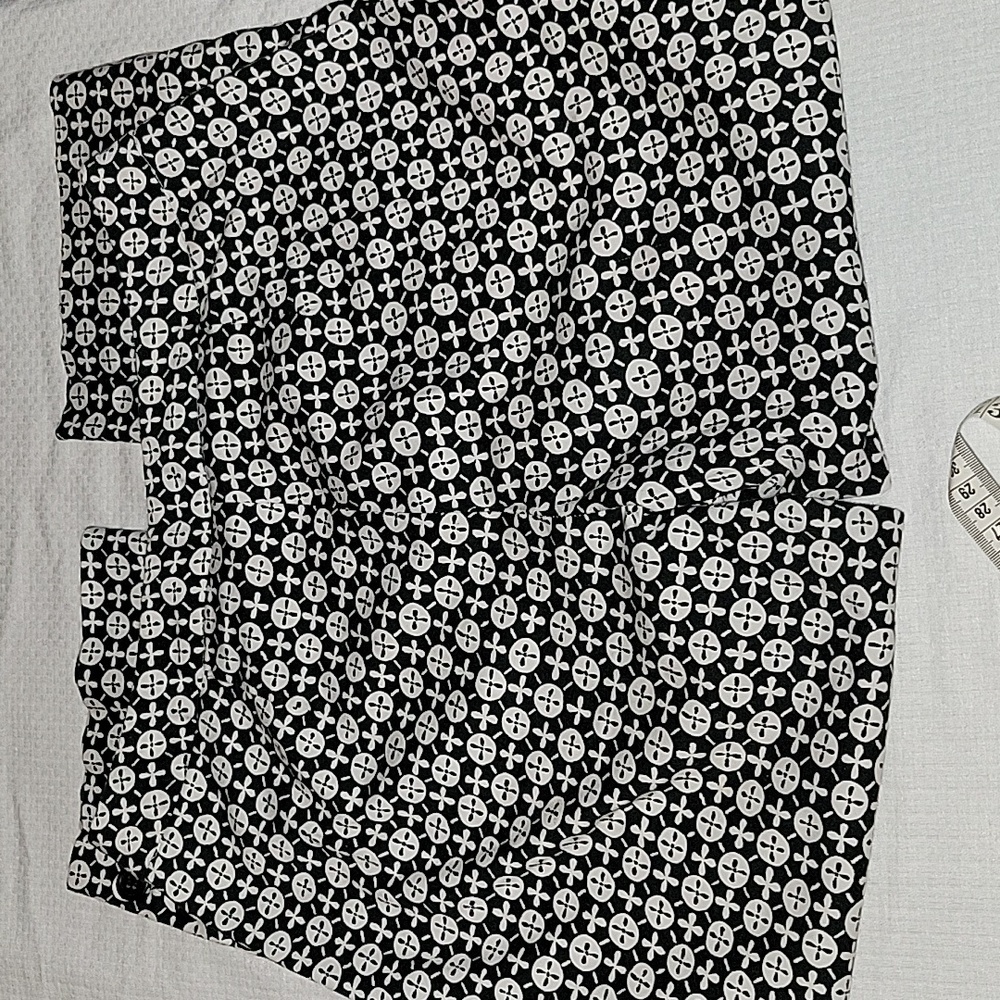 Peck & Peck Black Cream Printed Cropped Pants Size 4 EUC - Picture 6 of 8